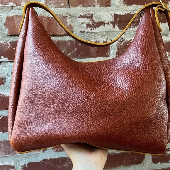 Portland Leather Goods Aspen Shoulder Bag in Sienna Pebbled Leather - Picture 3 of 11